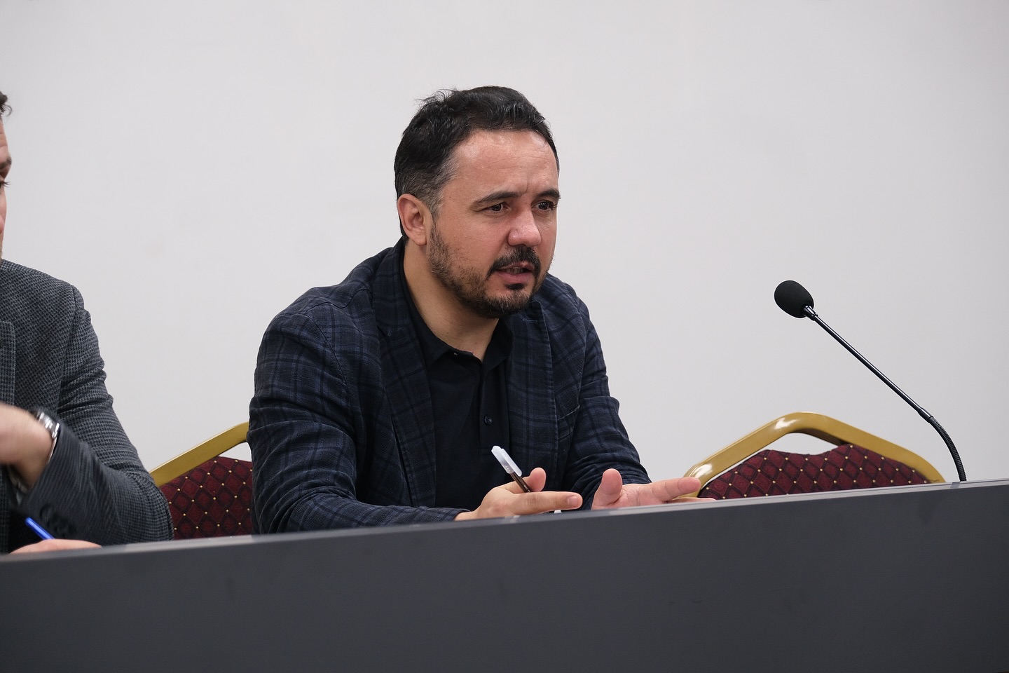 571501593 18543031957006744 5087000174860055098 N