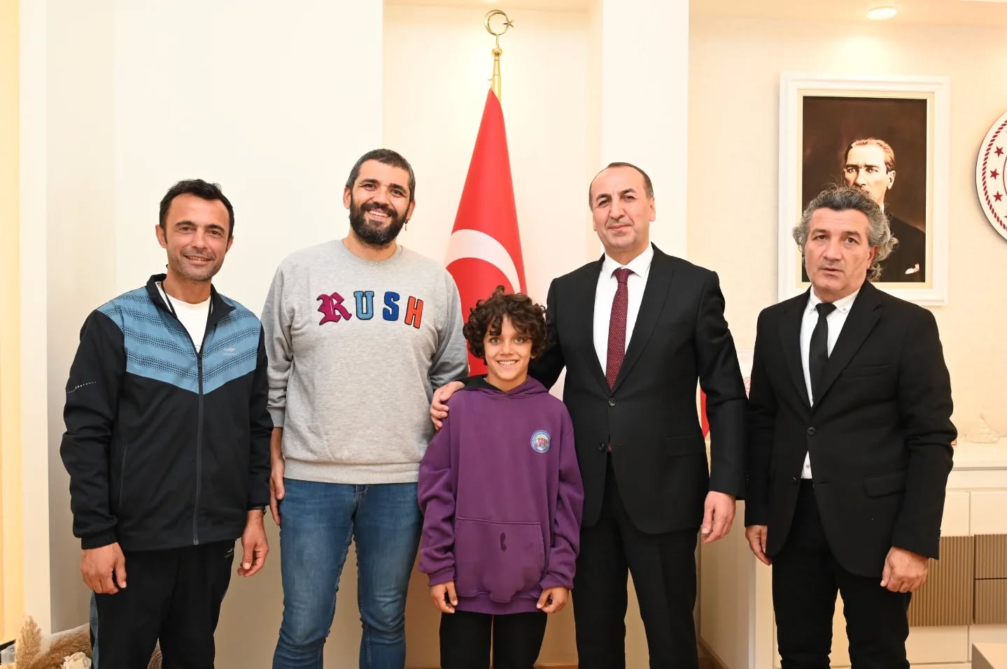 572384413 18142359067431364 7073829603303985897 N