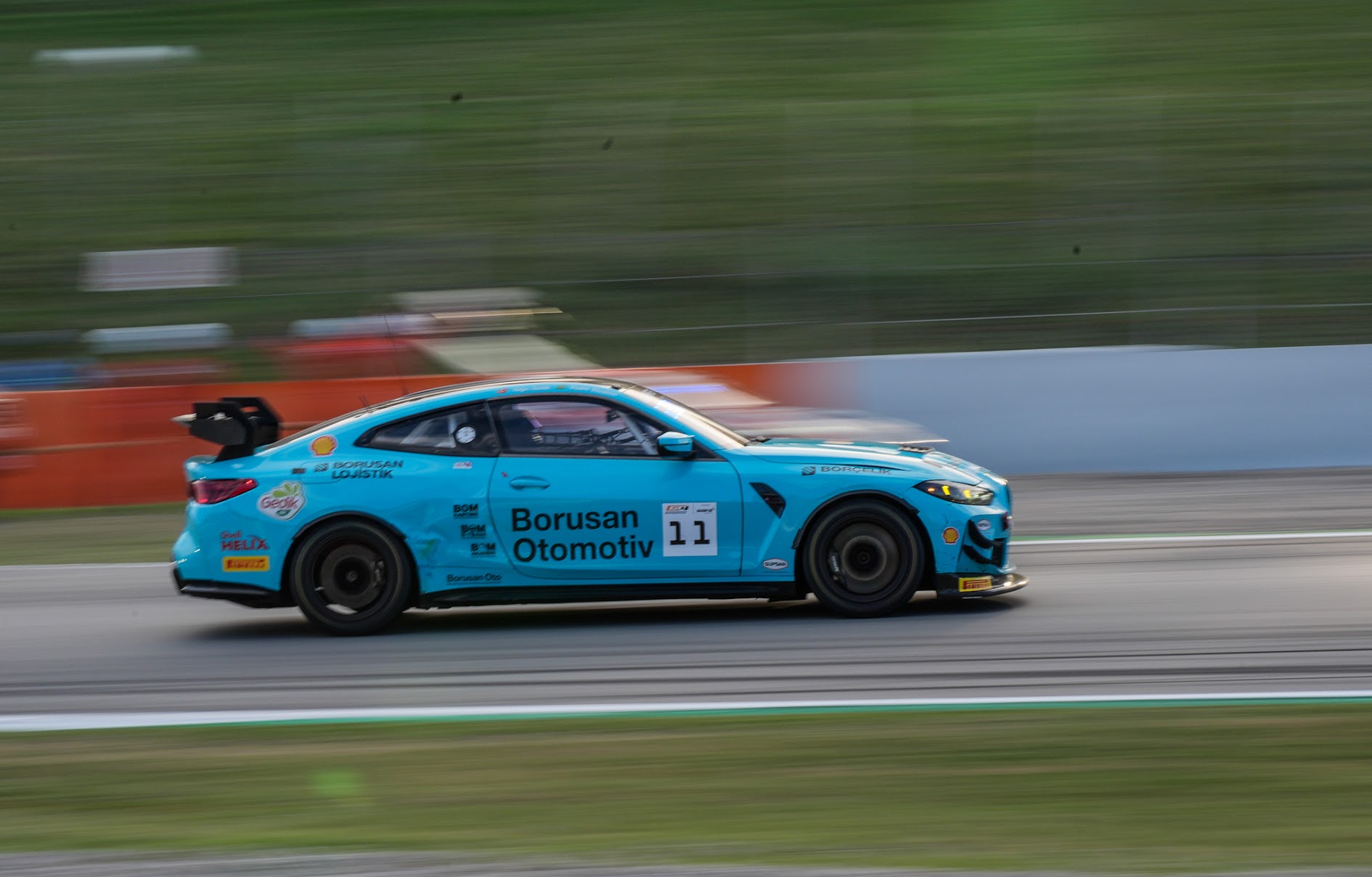 Borusan Otomotiv Motorsport G T4 Avrupa Serisinde Barcelona Pistinde Cifte Podyumla Sezonu Avrupa Ikincisi Olarak Tamamladi 3