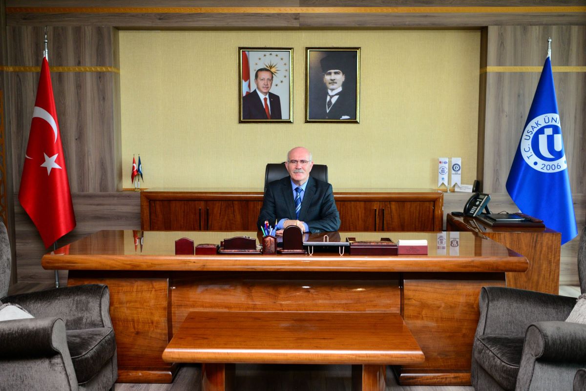 Rektör Ekrem Savaş-1