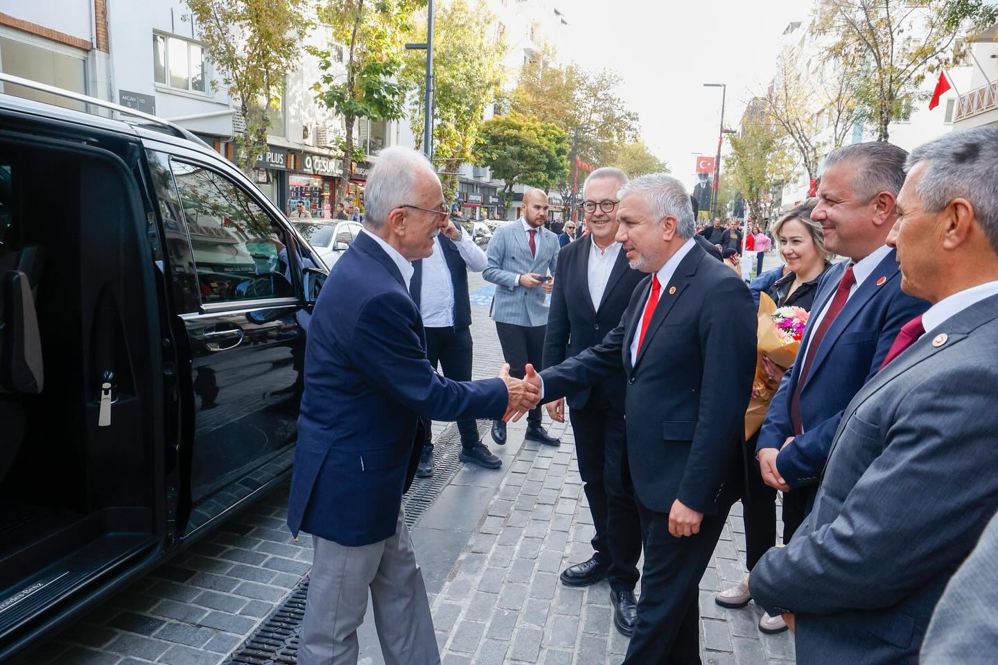 572632863 18026734562765129 4538215075562043317 N