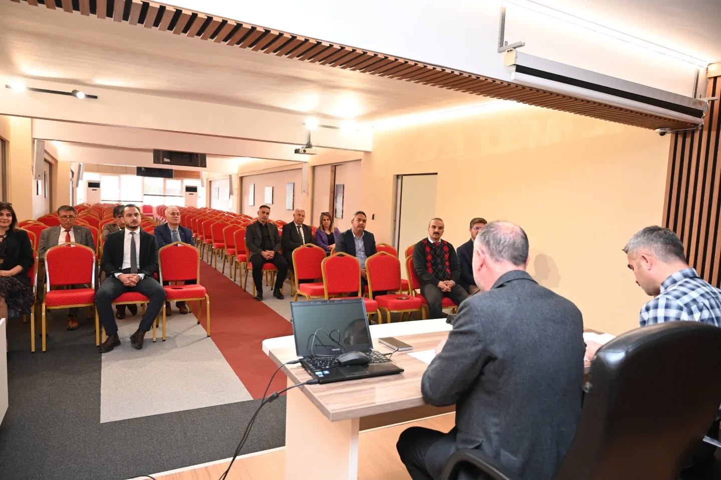 572702503 18142931173431364 7968315742244031519 N