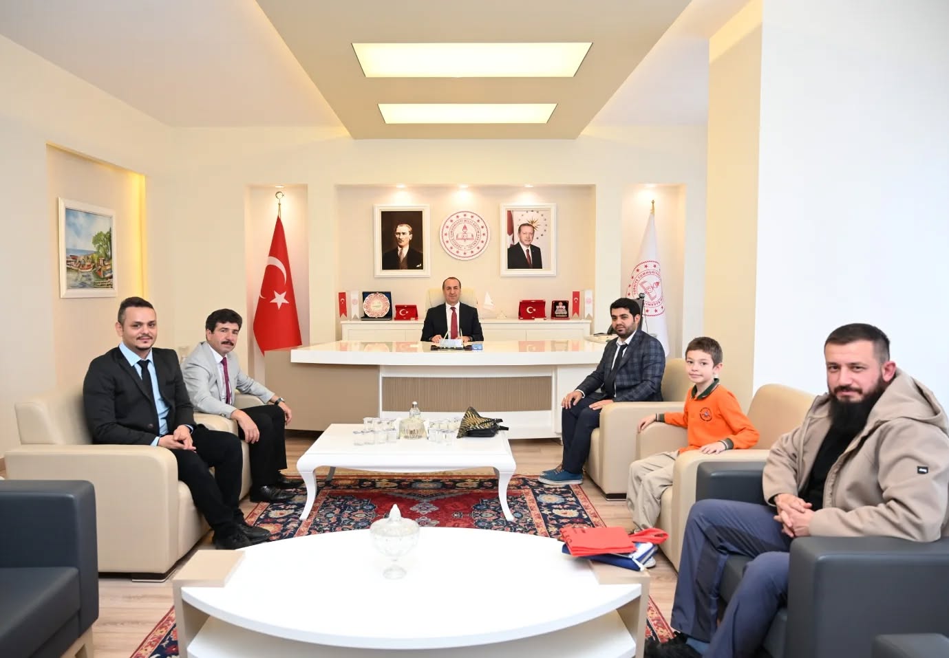 572866309 18142891870431364 3304540381289619858 N