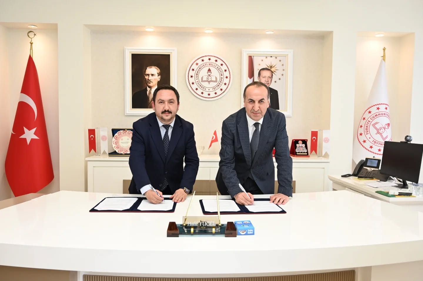 574405023 18143152267431364 2258960926448973124 N