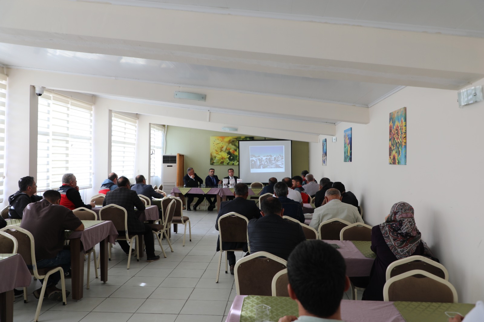 577535168 122183176970544242 7455904397421545736 N