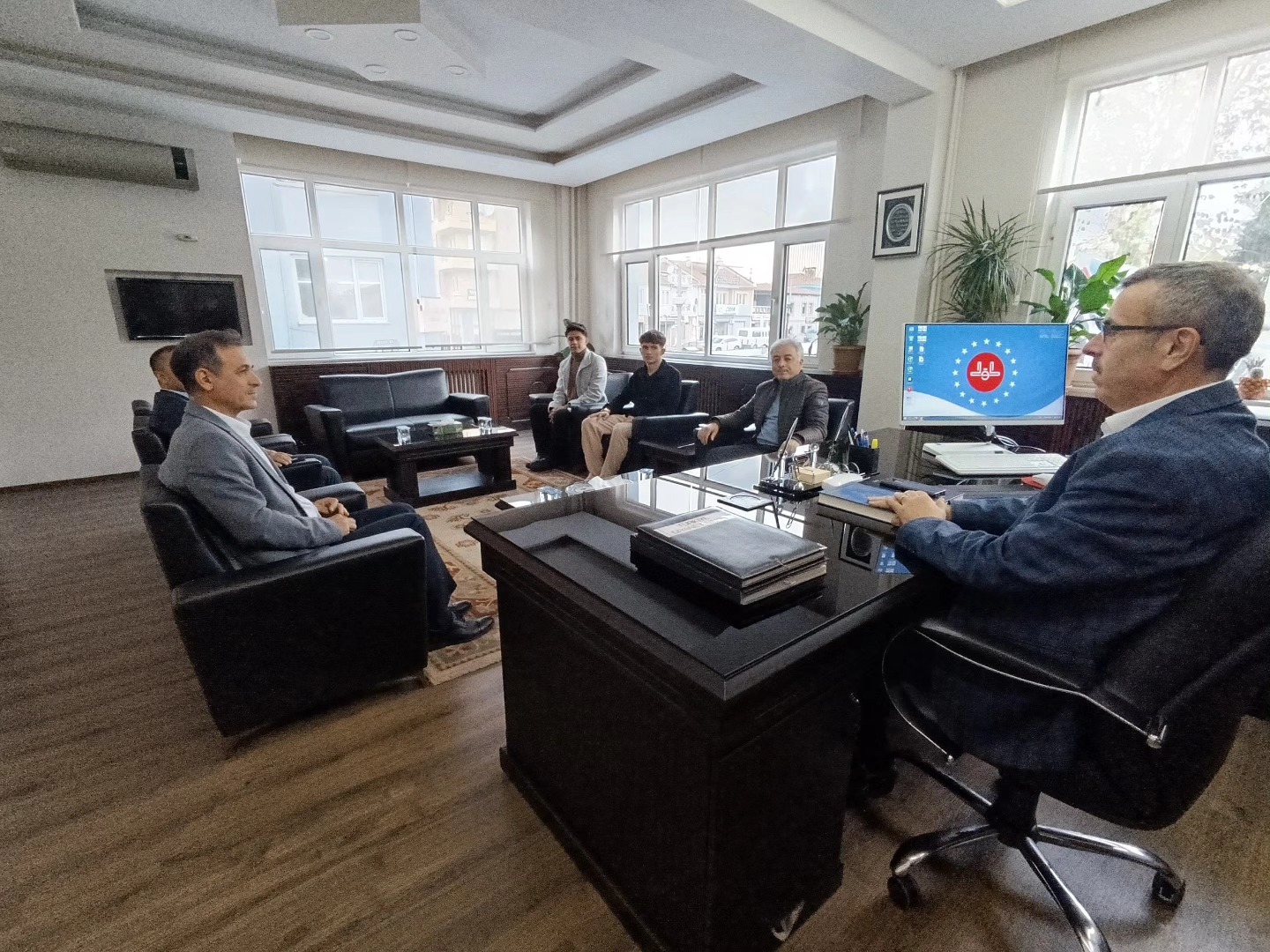 577974924 122156137574627851 3378582007277794458 N