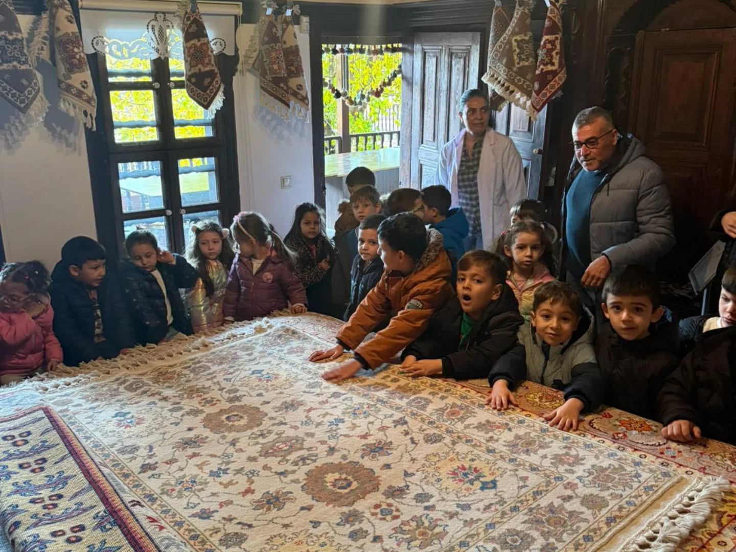 586393281 18147560980436036 6054189095403266283 N