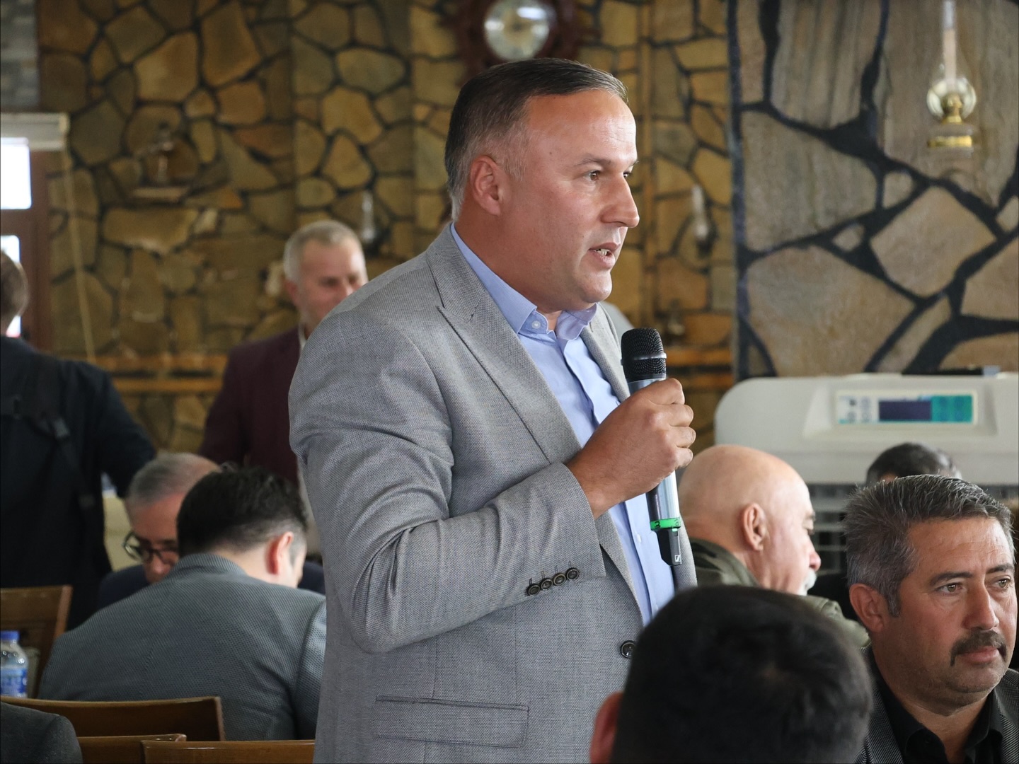 586396873 18535812589007652 4481437697180258909 N