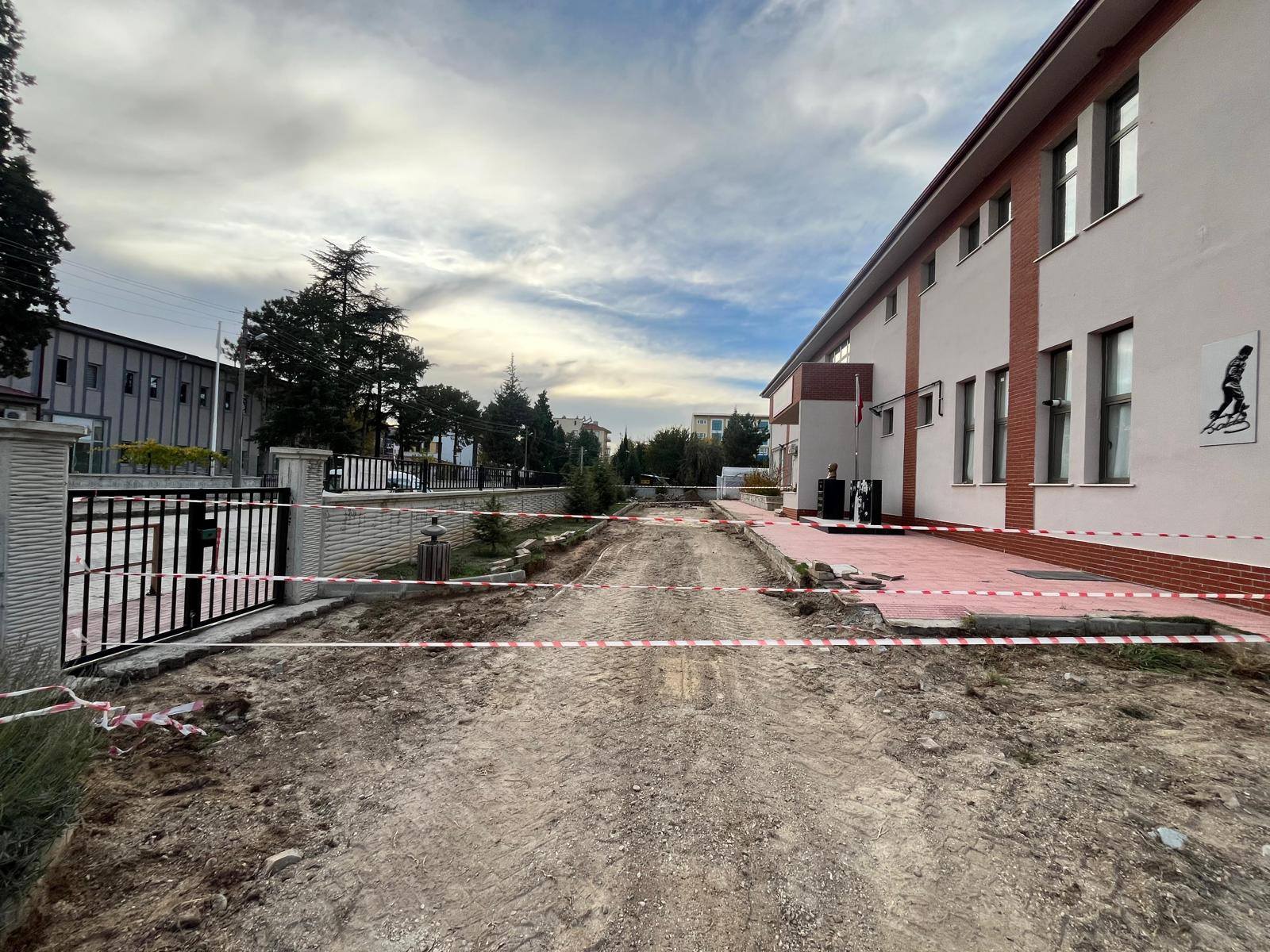 586655527 2719410818390757 5438693942975732851 N