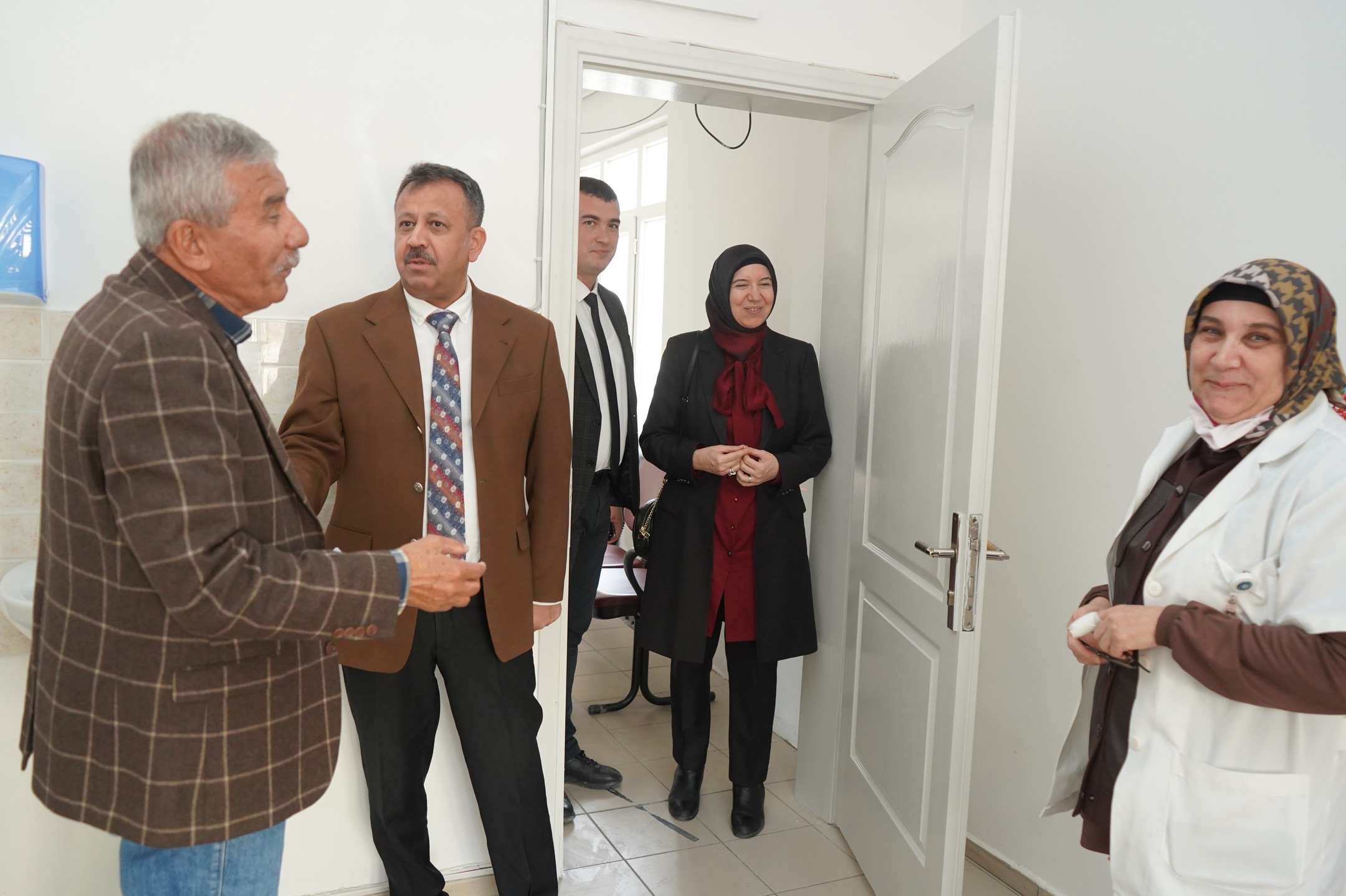 589582856 18293752708287272 2973428187979504792 N