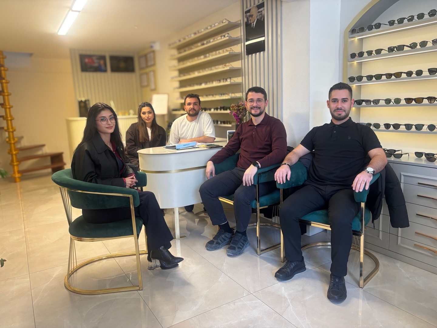 586718000 18040915751707767 3608726051793694736 N (1)