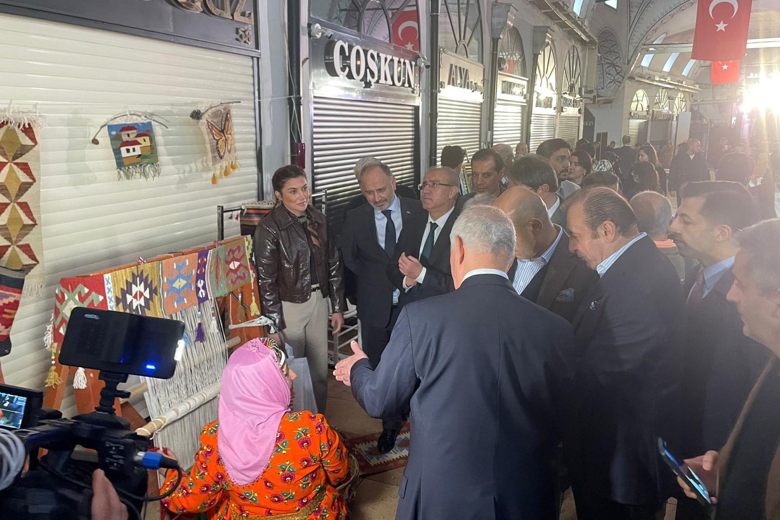 587755246 17920785051200444 8985253888815049500 N