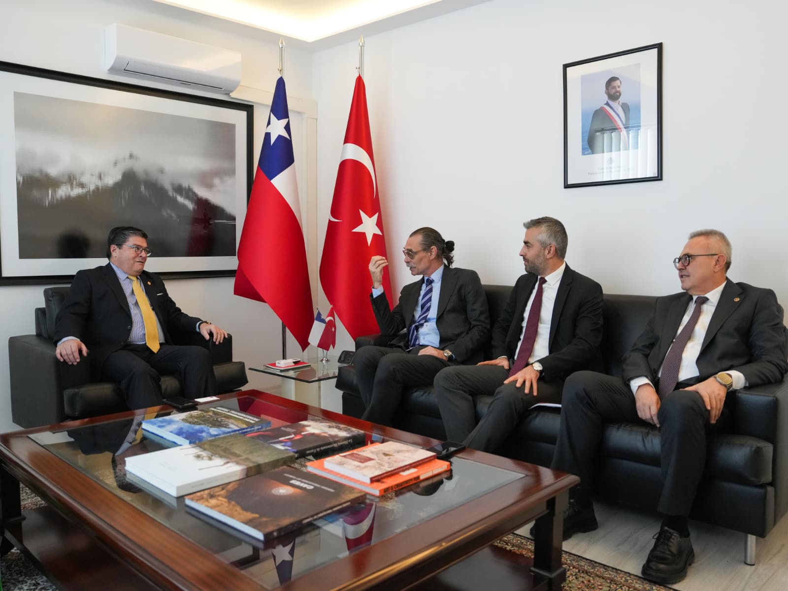 592756033 25445926961668692 8250565865978942769 N