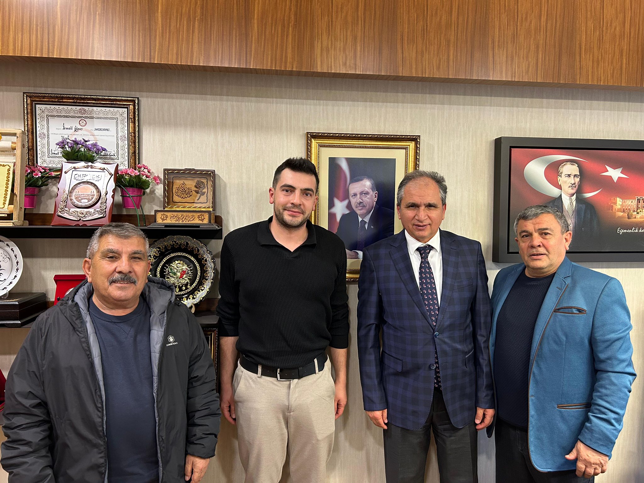 593491712 25367719782895940 260332119926833973 N