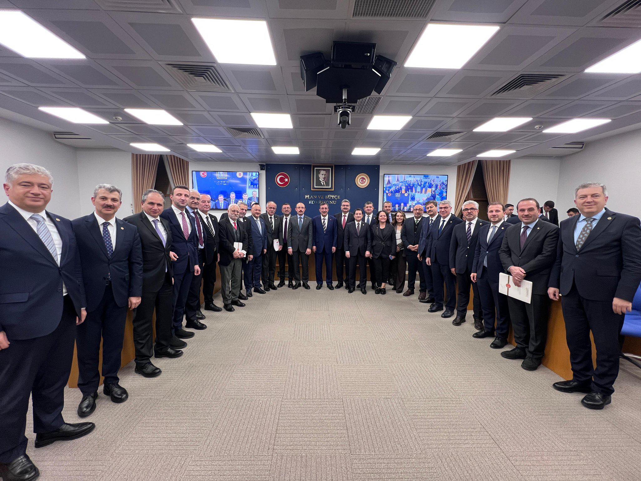 594005572 25350110144656904 4184862641002953065 N