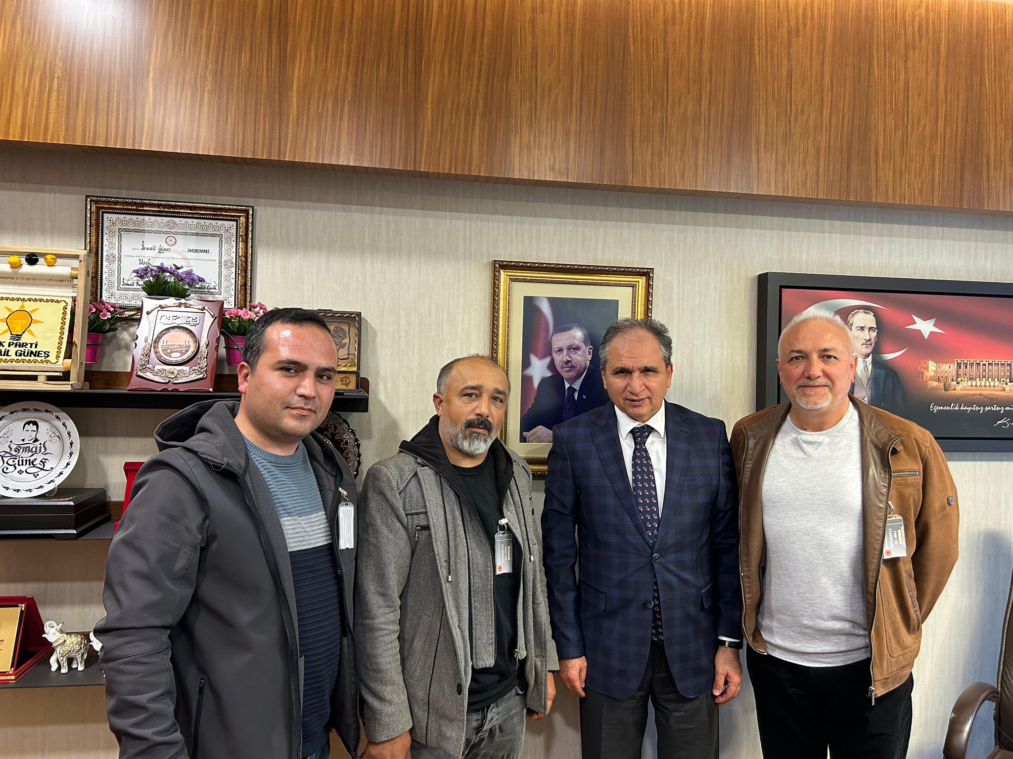 594972172 25367719999562585 6041314676708913405 N