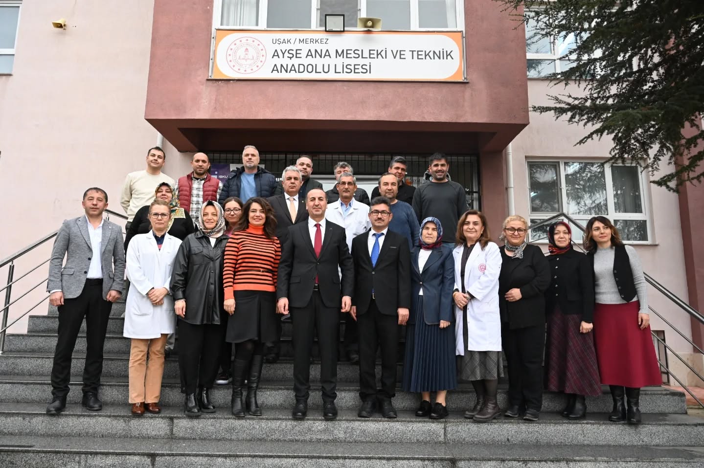 605544400 18147475144431364 8462593734092303685 N