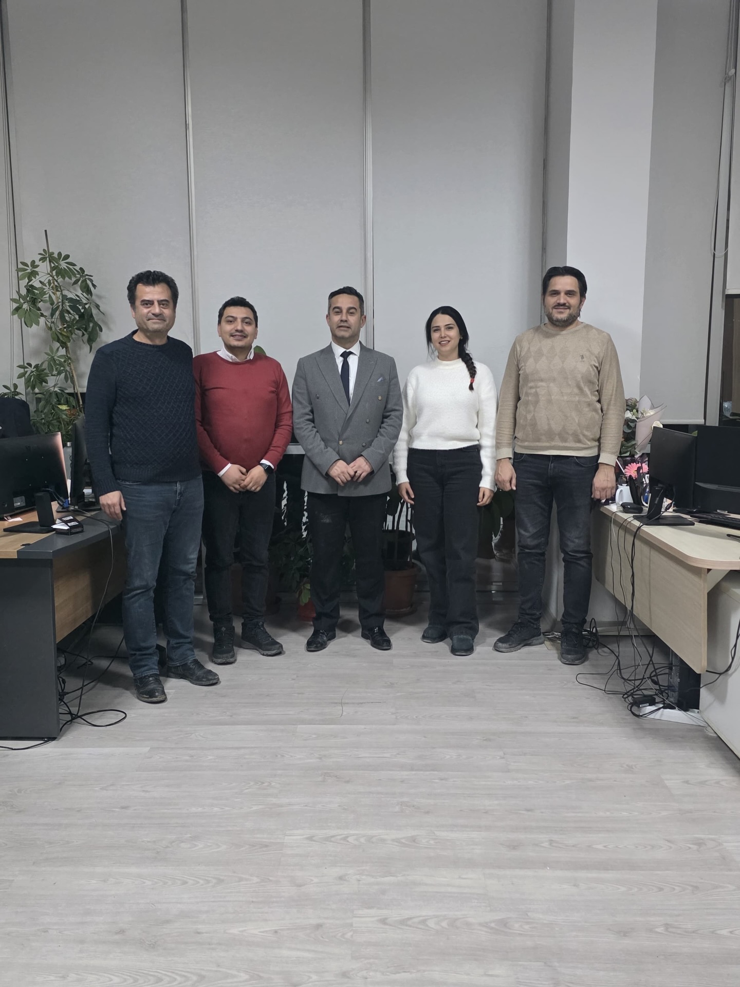 608764615 18098456380874679 2192309510349654779 N