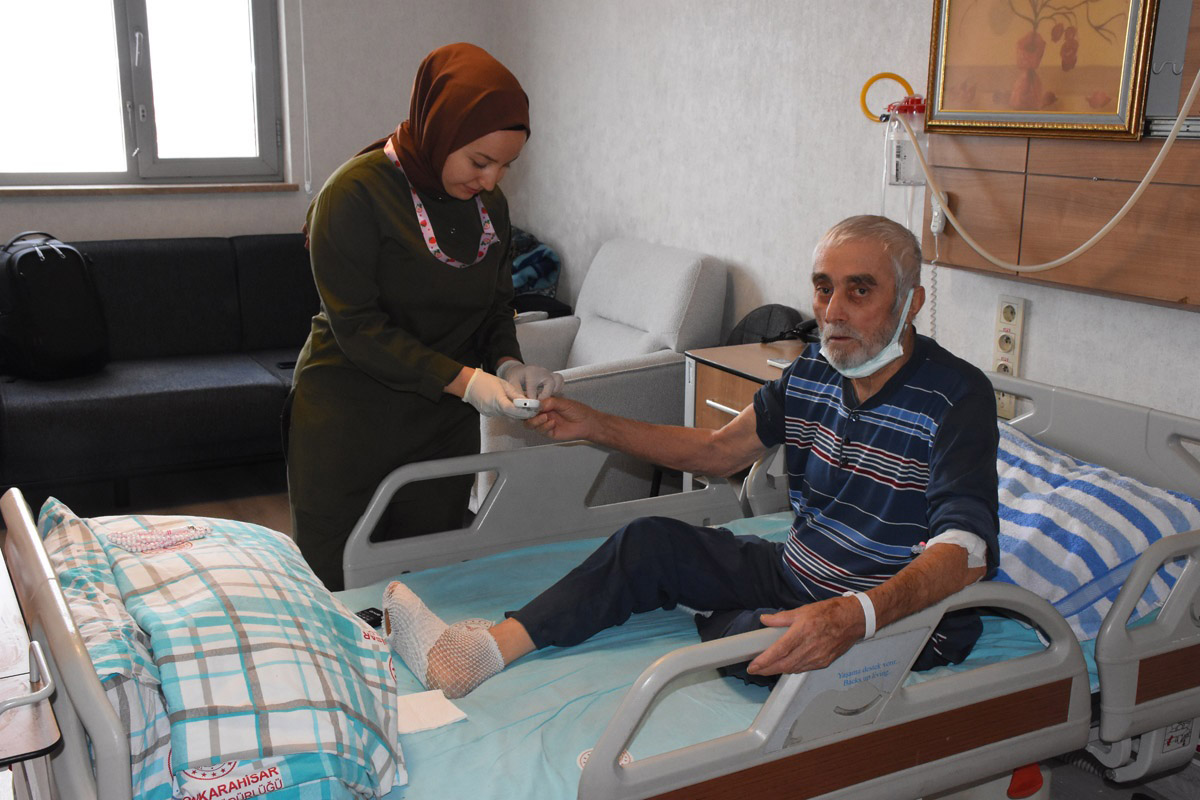 Afyon’daki Tedaviyle Uşaklı Hastanın Ayağı Kurtarıldı 5