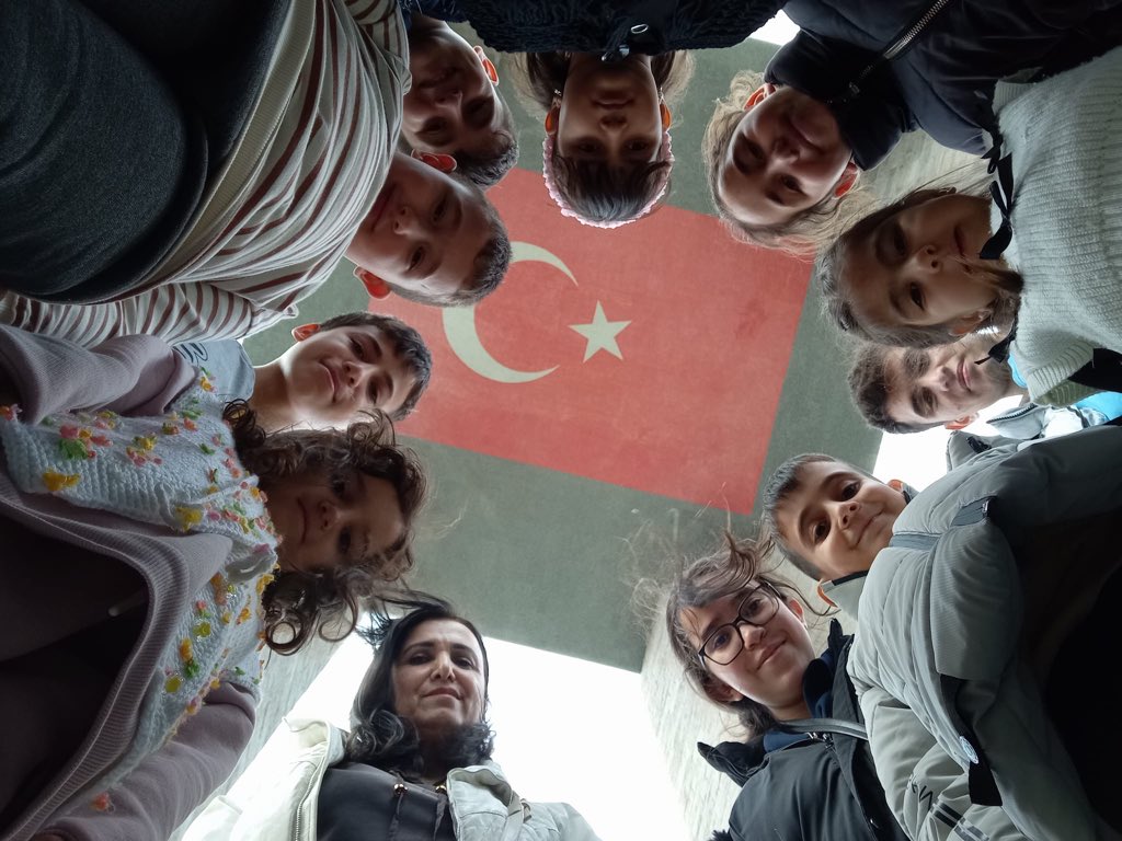 G8 Z S Z I J W4 A E Bhr G