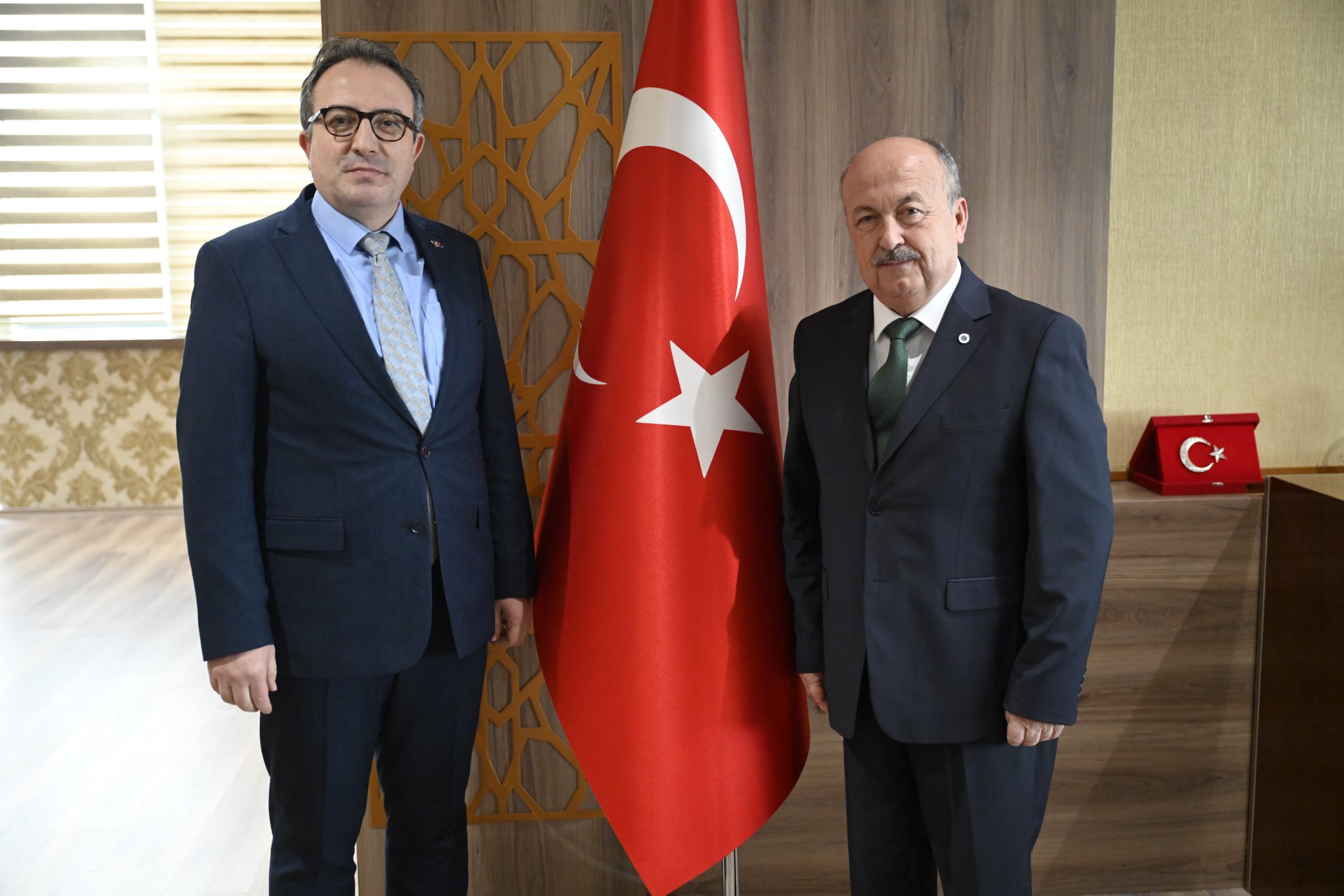 G8Yo Flz Ws A A R6S O