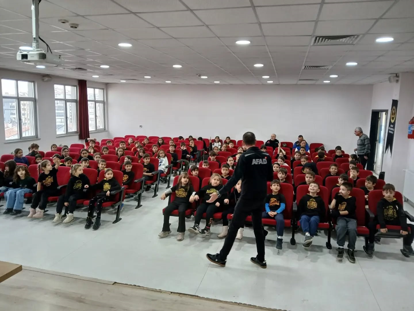 Nihat Dülgeroğlu İlkokulu’nda Deprem Bilinci Eğitimi 2
