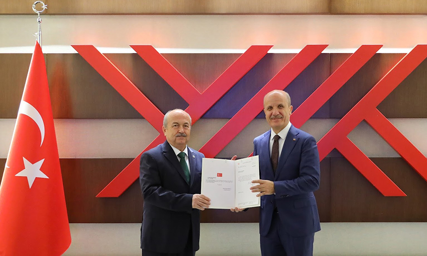 Rektörümüz Prof. Dr. Ahmet Demir, Rektörlük Mazbatasını Aldı (2)