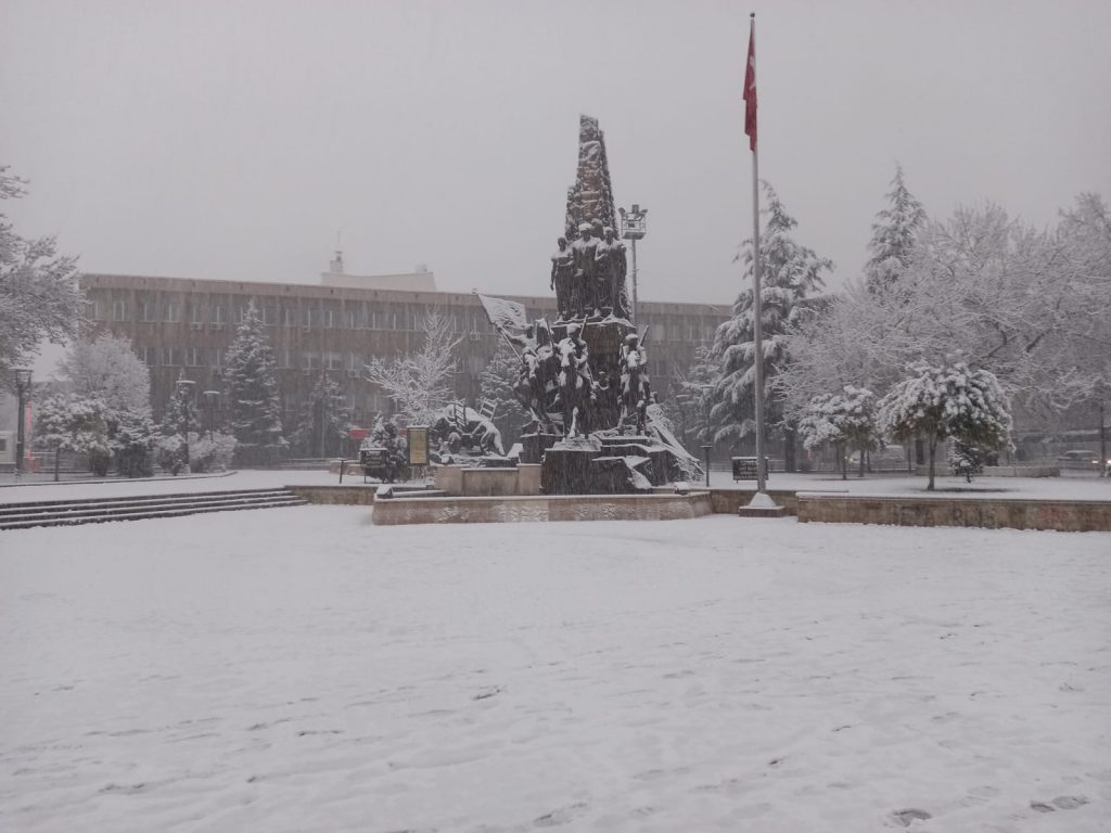 Uşak’ta Kar Hasreti Eski Kışlar Video Ile Canlandı 1