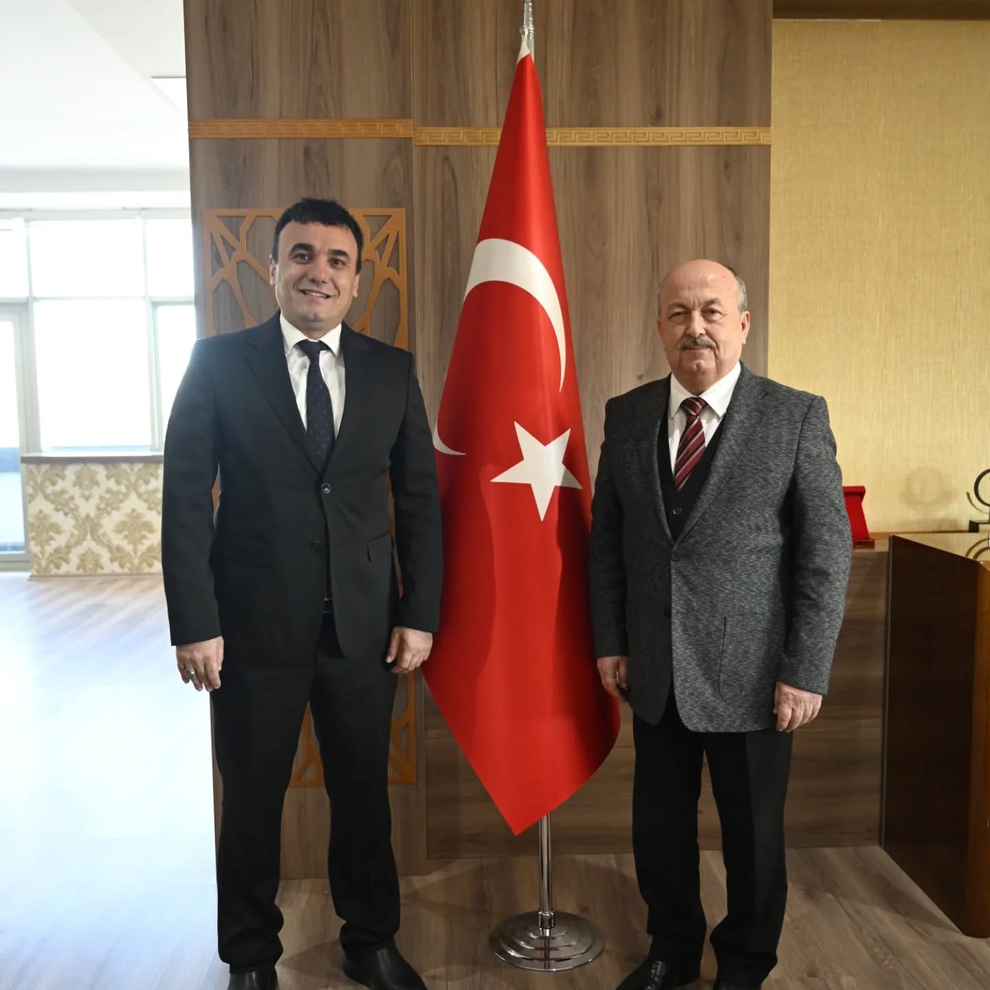 607891292 18498337741078950 8955245963691679101 N