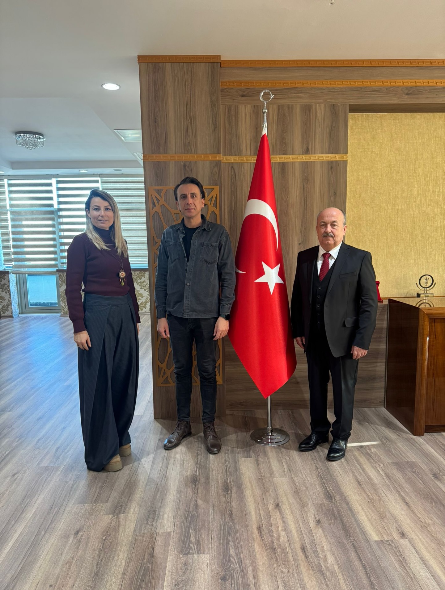 609156083 18098522890874679 5259287589942944969 N