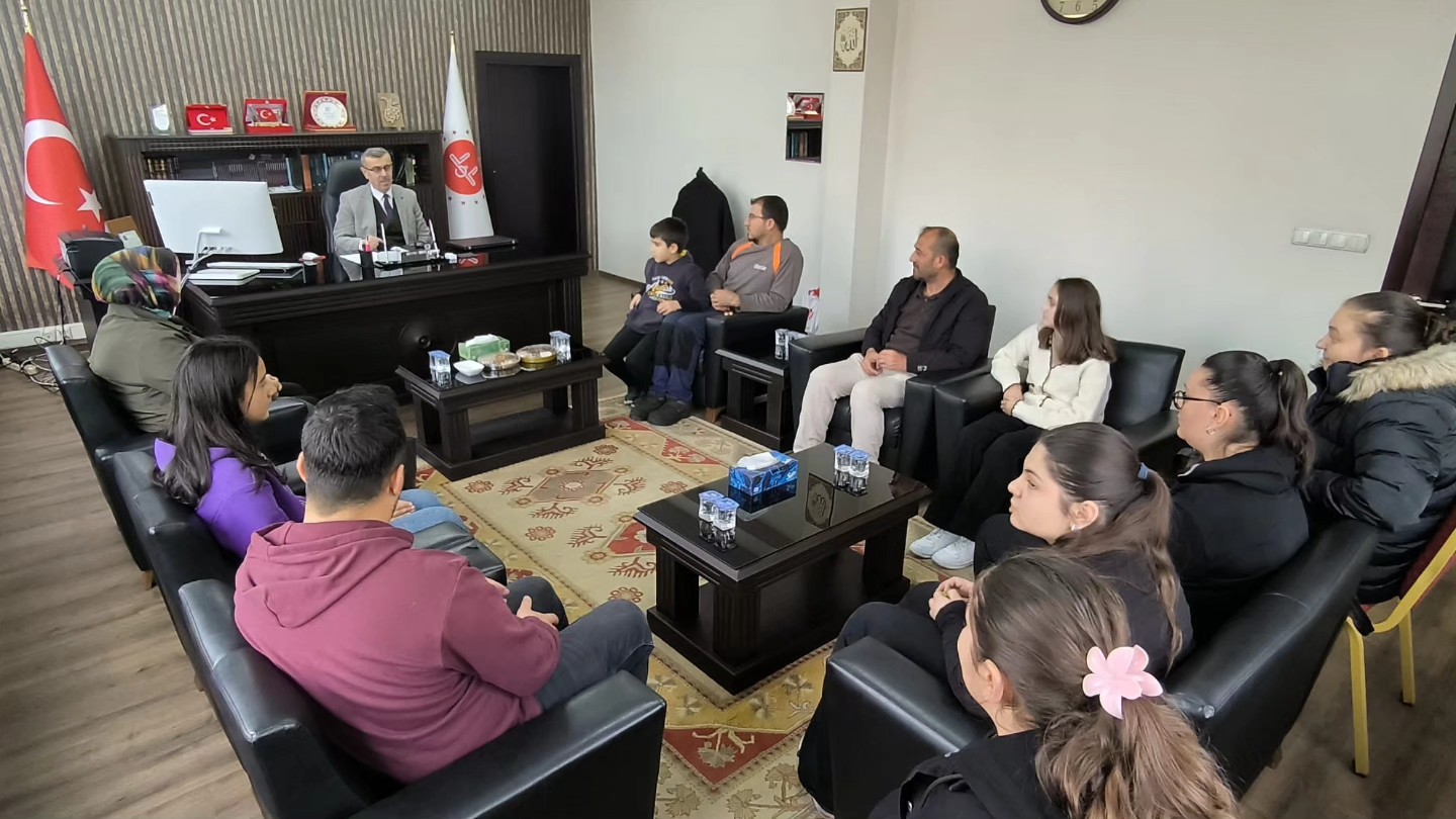 611674435 122163337592627851 17263934700952246 N