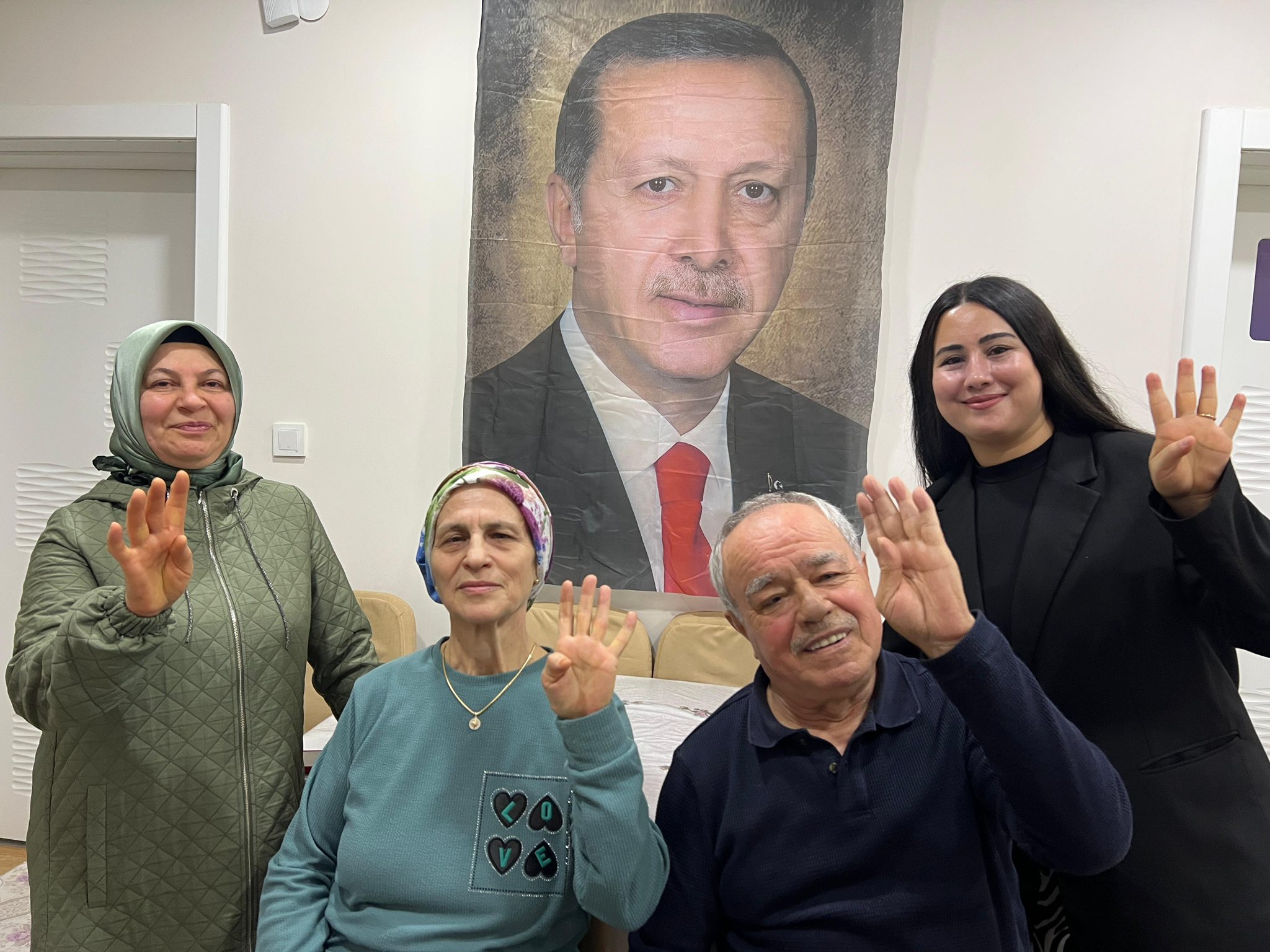 611994749 895744879645979 4189404161431485740 N