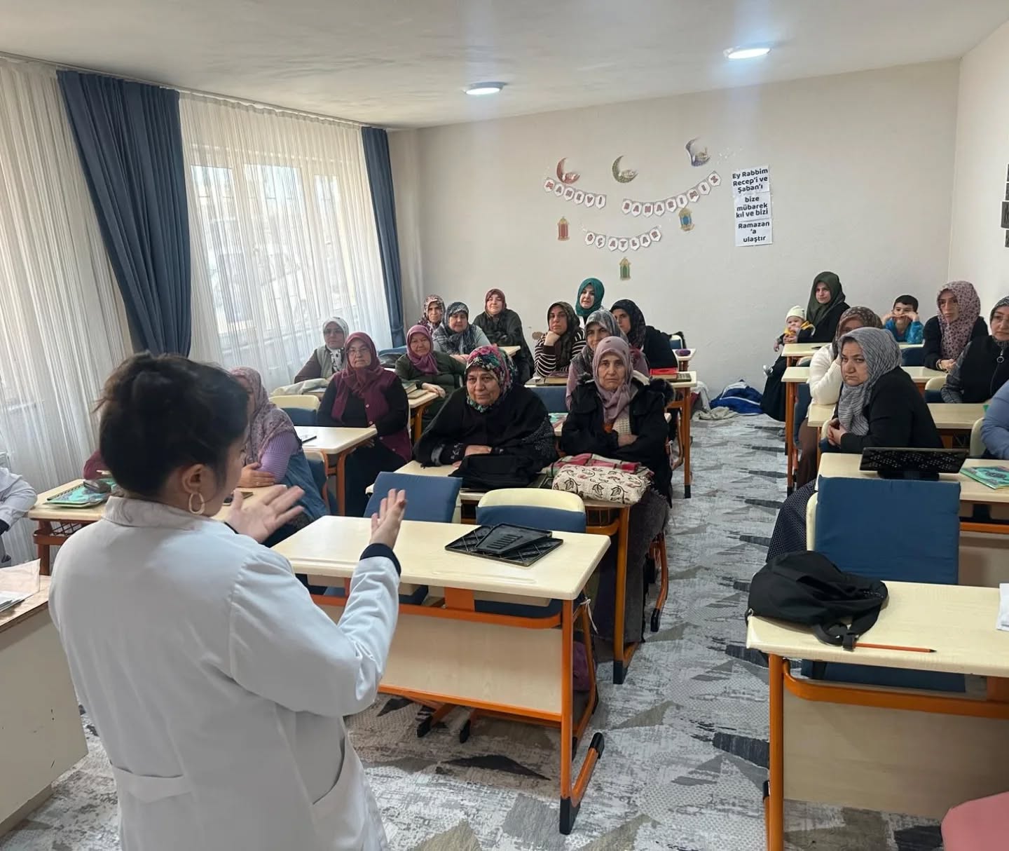 612109525 18298088248287272 4601356896963740851 N