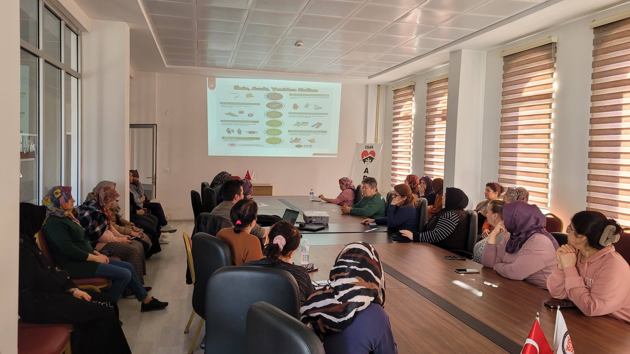 618282176 871216402322976 1423477119376950207 N