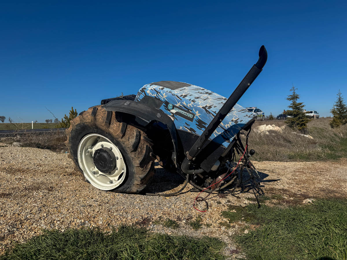 A A 20260120 40311439 40311436 U S A K T A P A N E L V A N L A C A R P I S A N T R A K T O R I K I Y E B O L U N D U