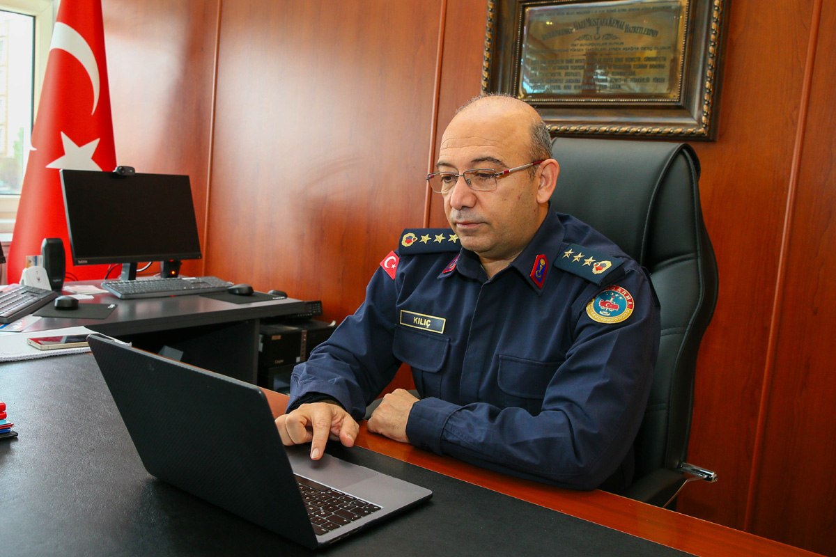 Aa 20260112 40230962 40230959 Usak Il Jandarma Komutani Kilic Aanin Yilin Kareleri Oylamasina Katildi 2