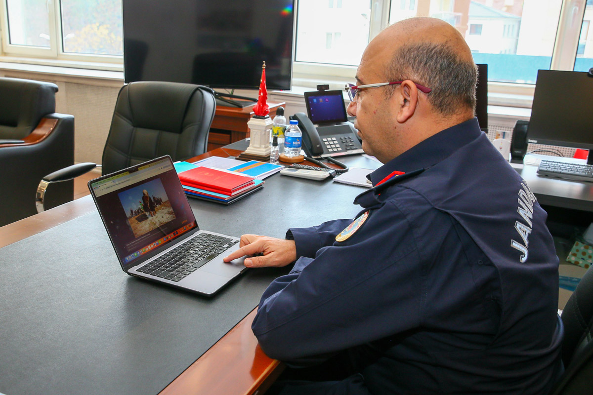 Aa 20260112 40230962 40230960 Usak Il Jandarma Komutani Kilic Aanin Yilin Kareleri Oylamasina Katildi 3