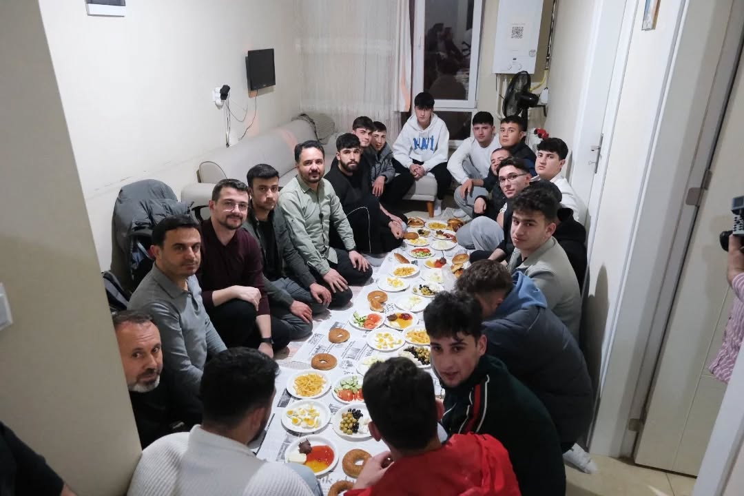 637726213 18570664045006744 2370760257769565568 N