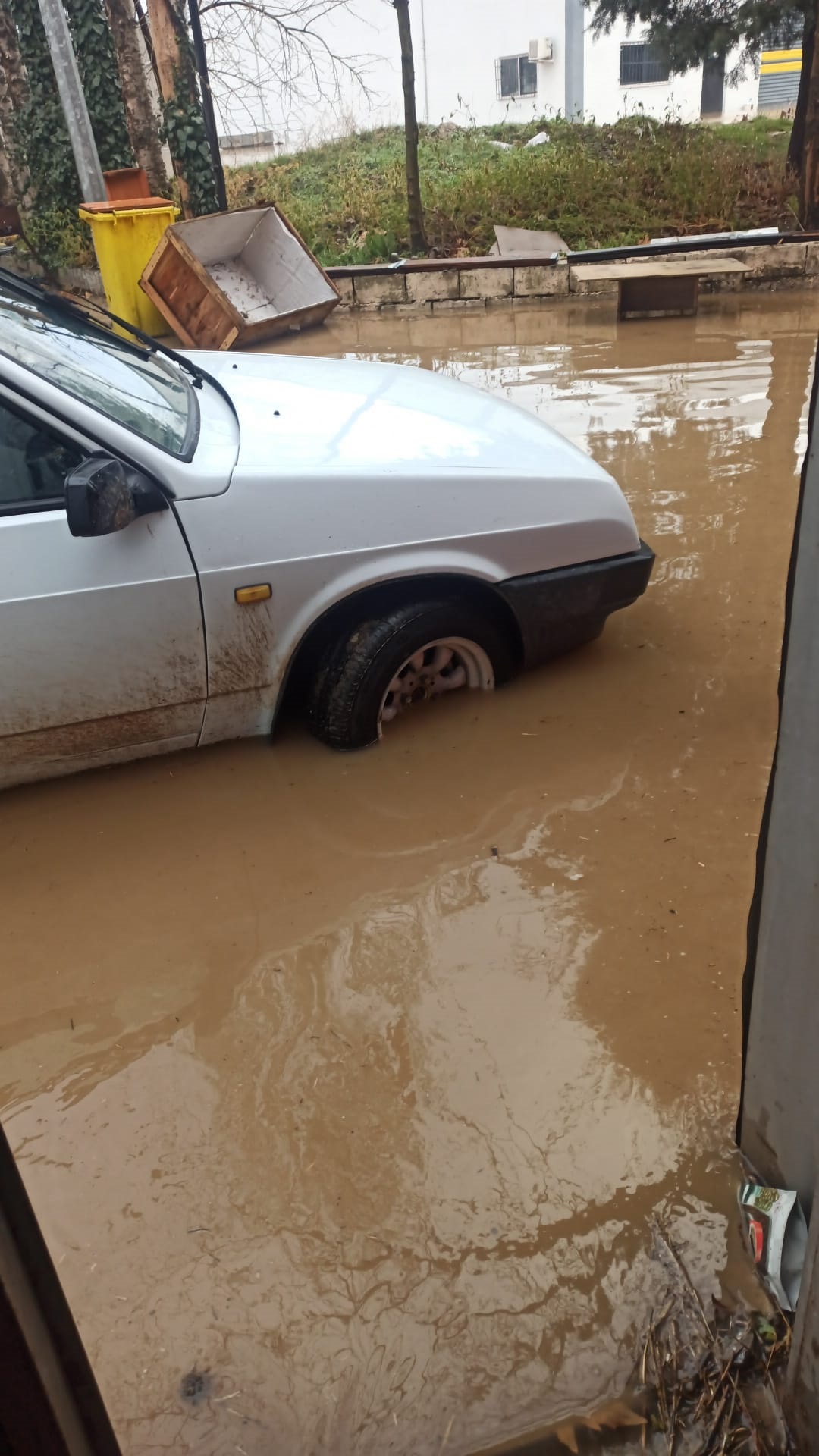 Uşak’ta Pazar Akşamı Dolu Ve Sağanak Hasar Bıraktı 1 (2)