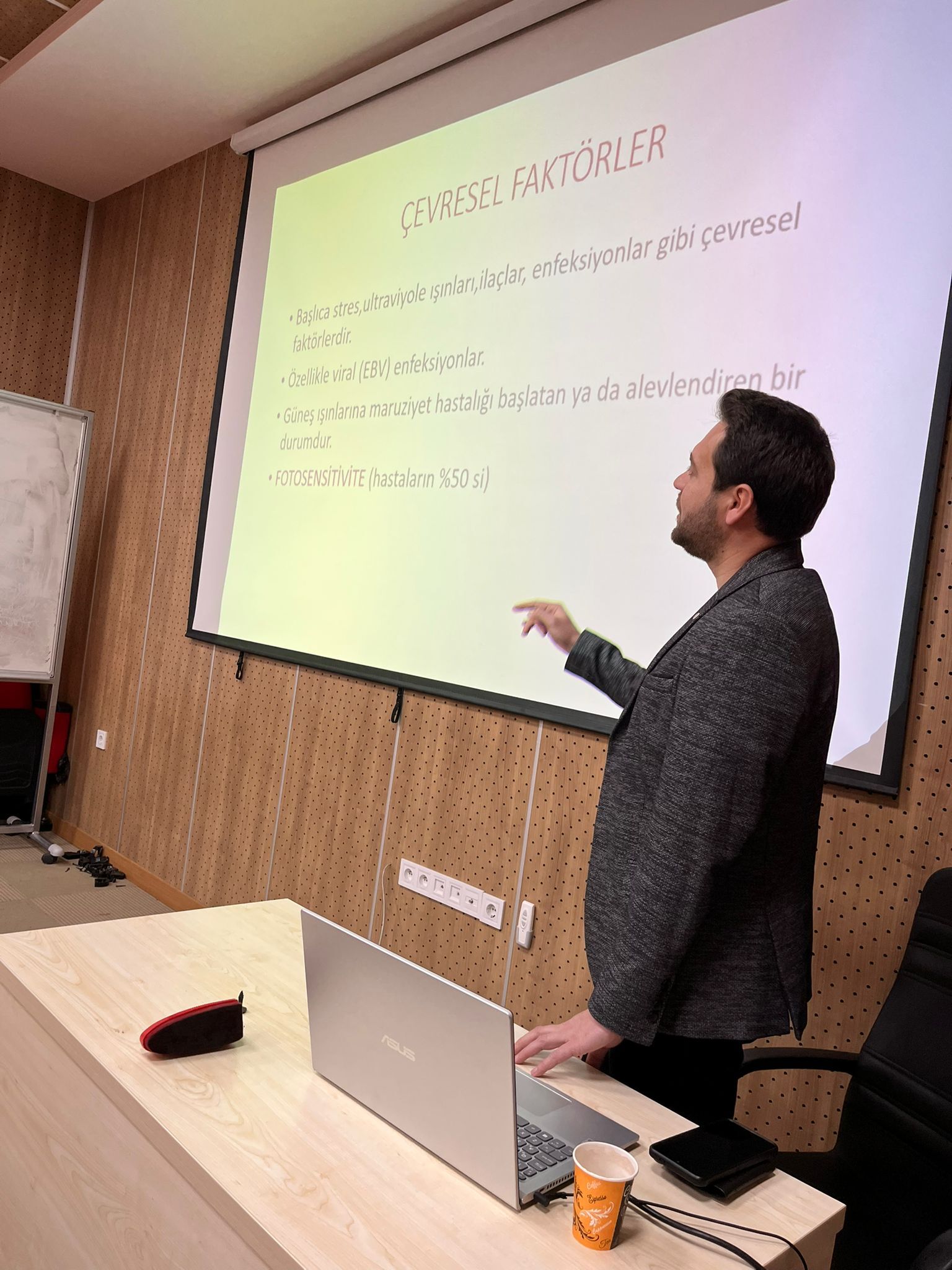 54Eaf8B6 C2F6 450C 83A8 D88433B28Ebf