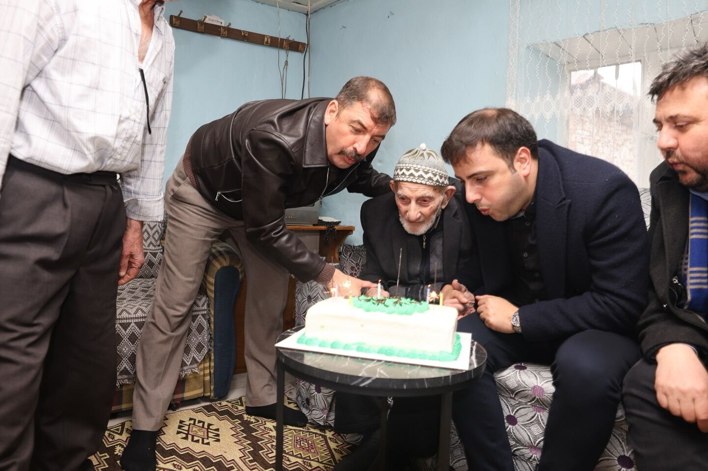 656684758 18567504388007652 1296414272678744157 N