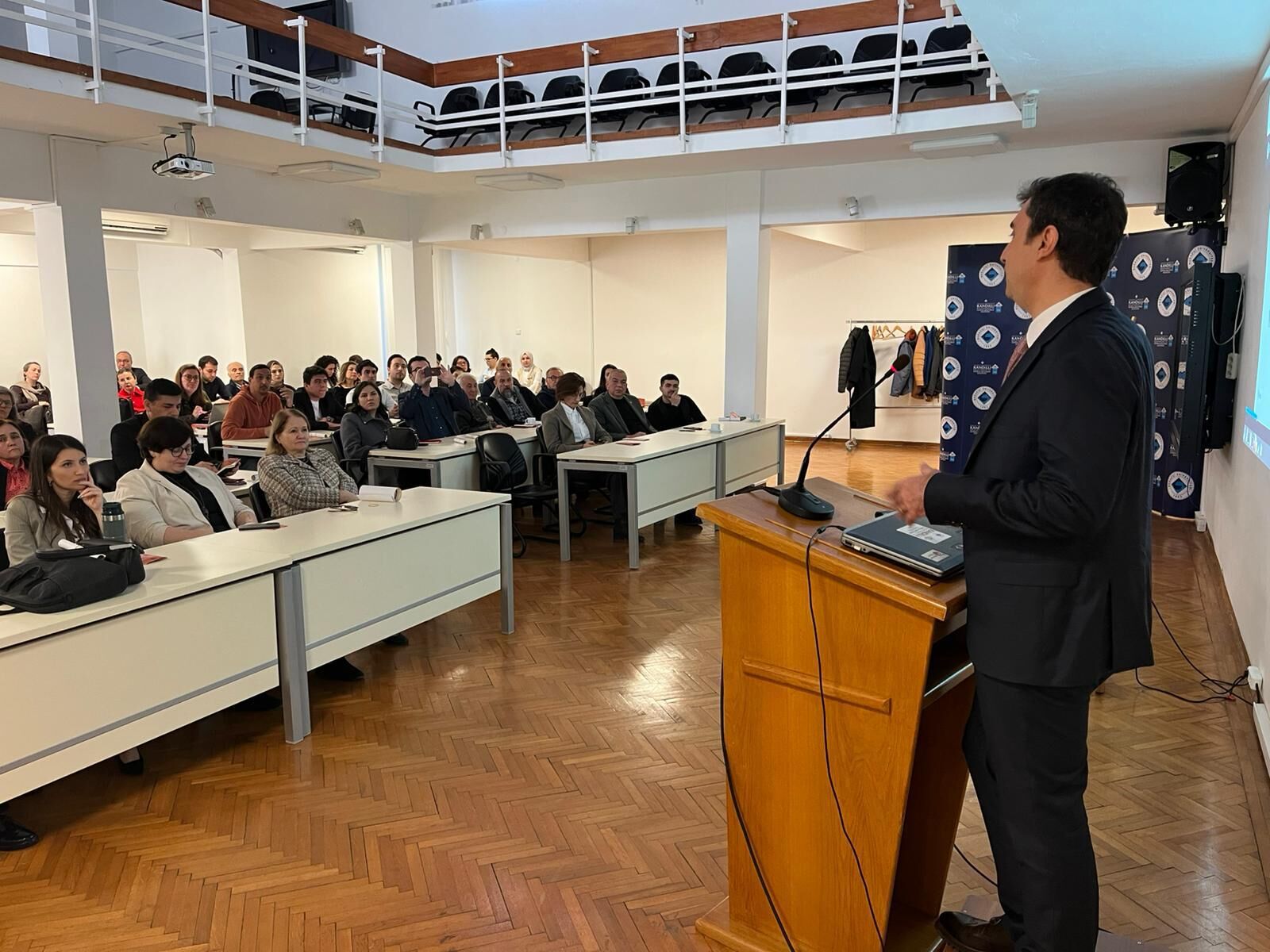 Bdbe3982 E64C 4867 9790 E25C0C5Bc5Bc