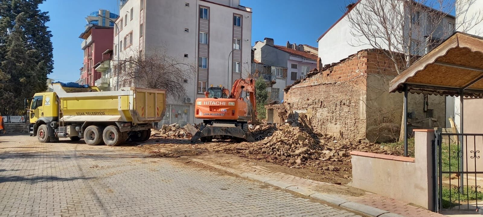 Metruk Bina Yıkıldı (1)