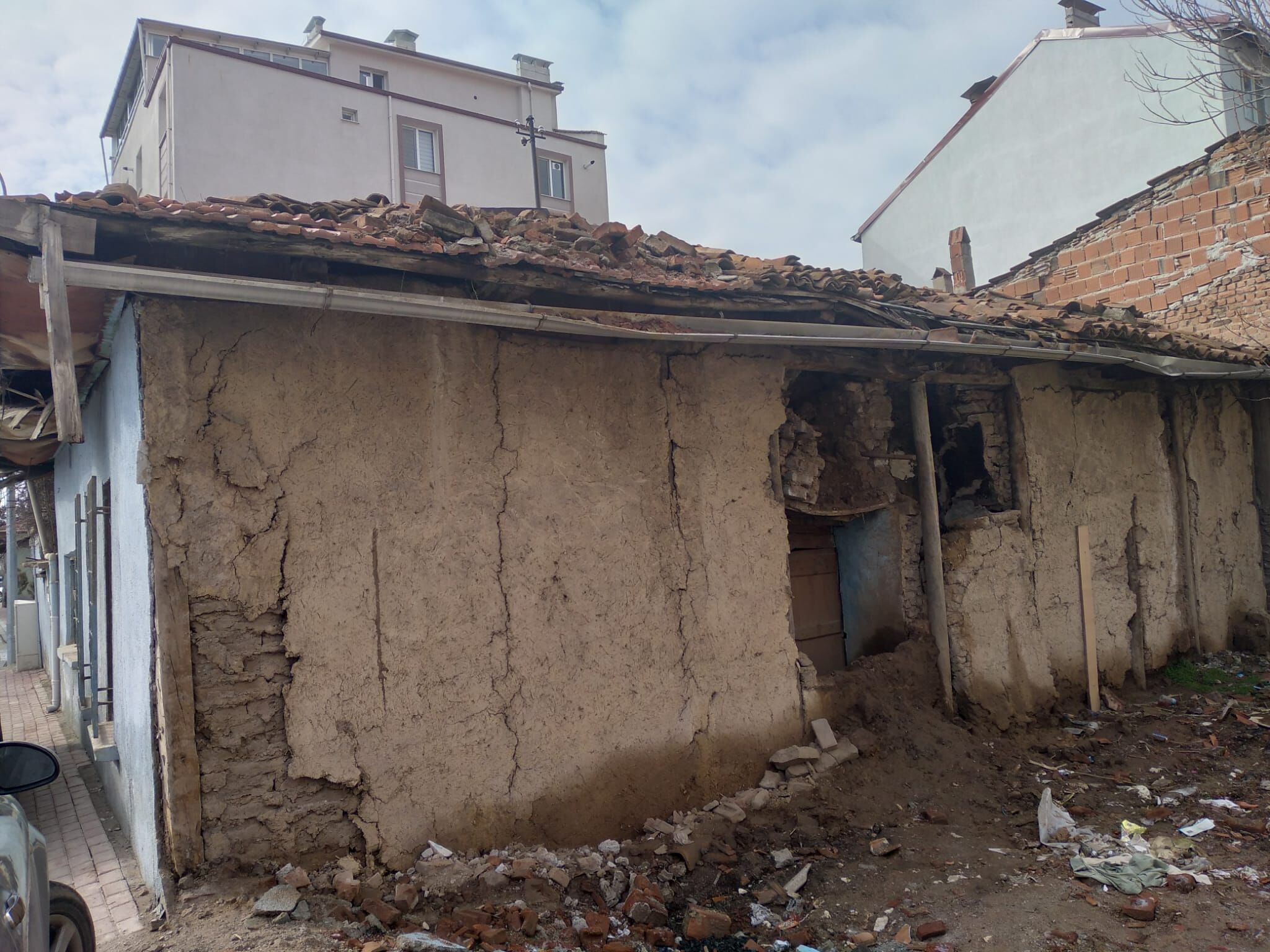 Metruk Bina Yıkıldı (3)