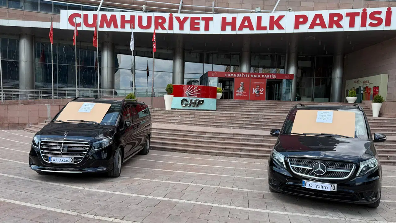 Chp Genel Merkezi Önündeki Araç Tartışmasında Uşak Detayı Dikkat Çekti