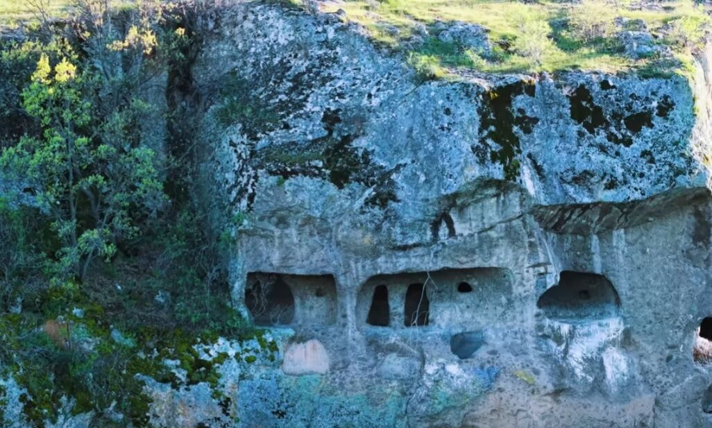 Leşler Kayası 1