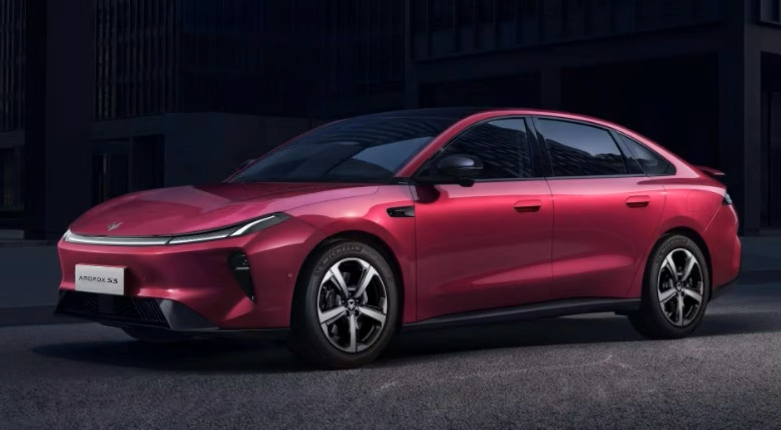Sedan Arcfox