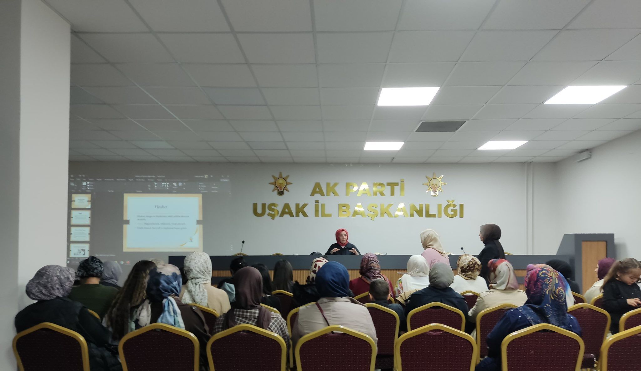 Toplantı Ak Kadın