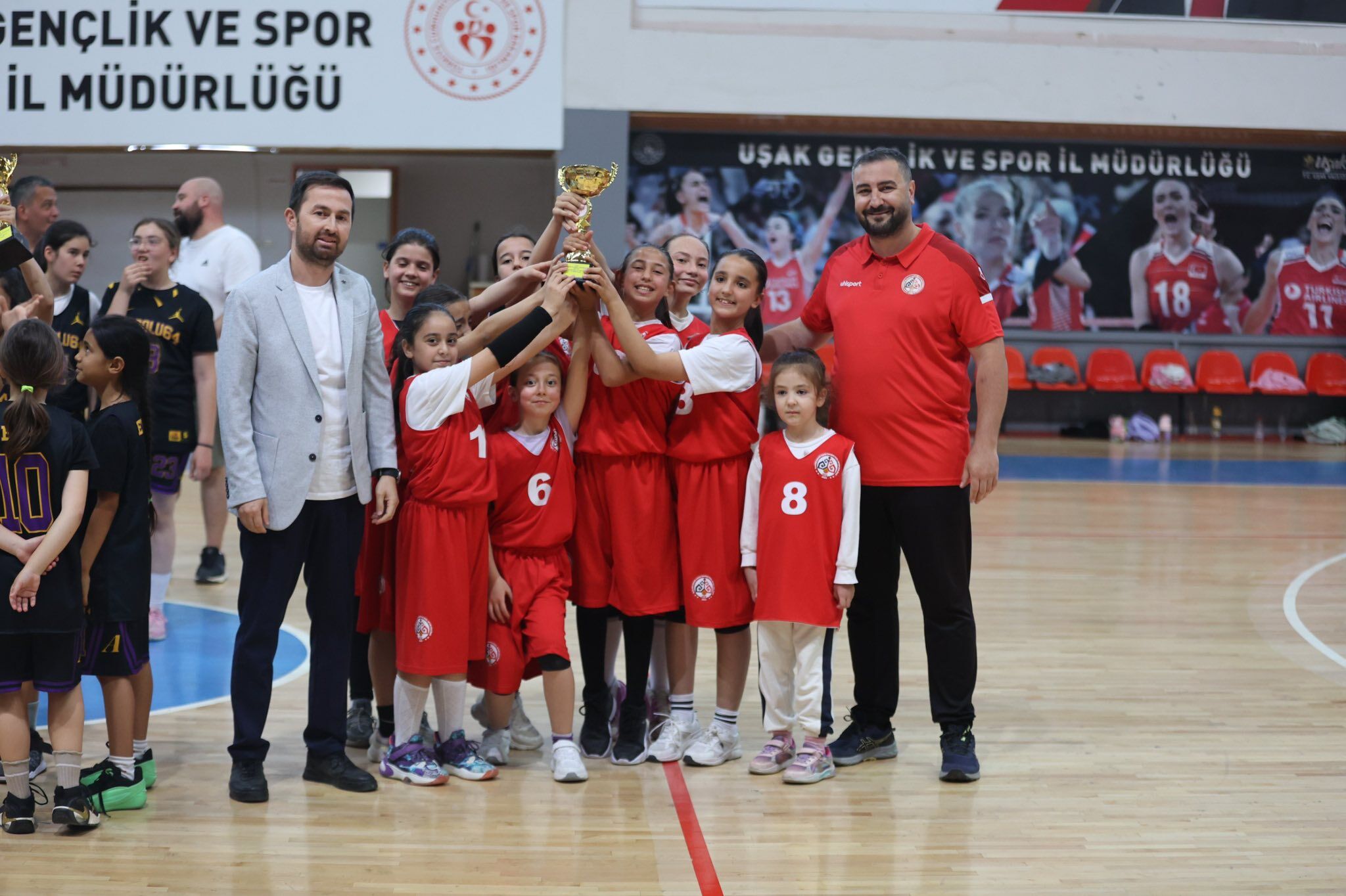 Uşak Belediyesi Kadın Basketbol Takımı (3)