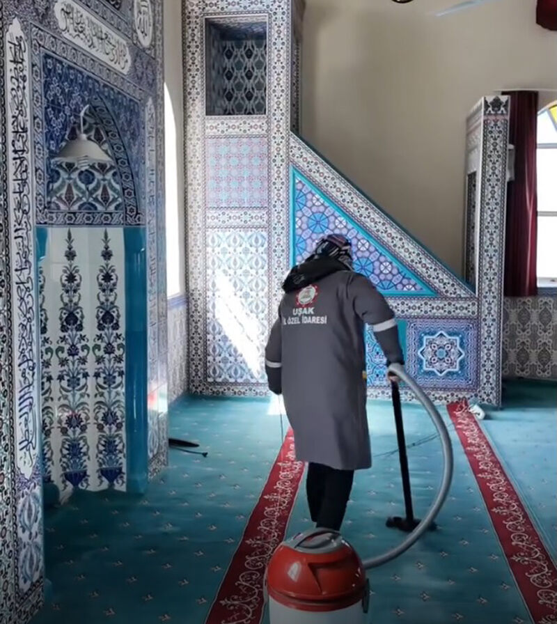 Uşak’ta Köy Camilerine Temizlik Desteği 4 Köyde Çalışmalar Tamamlandı (1)